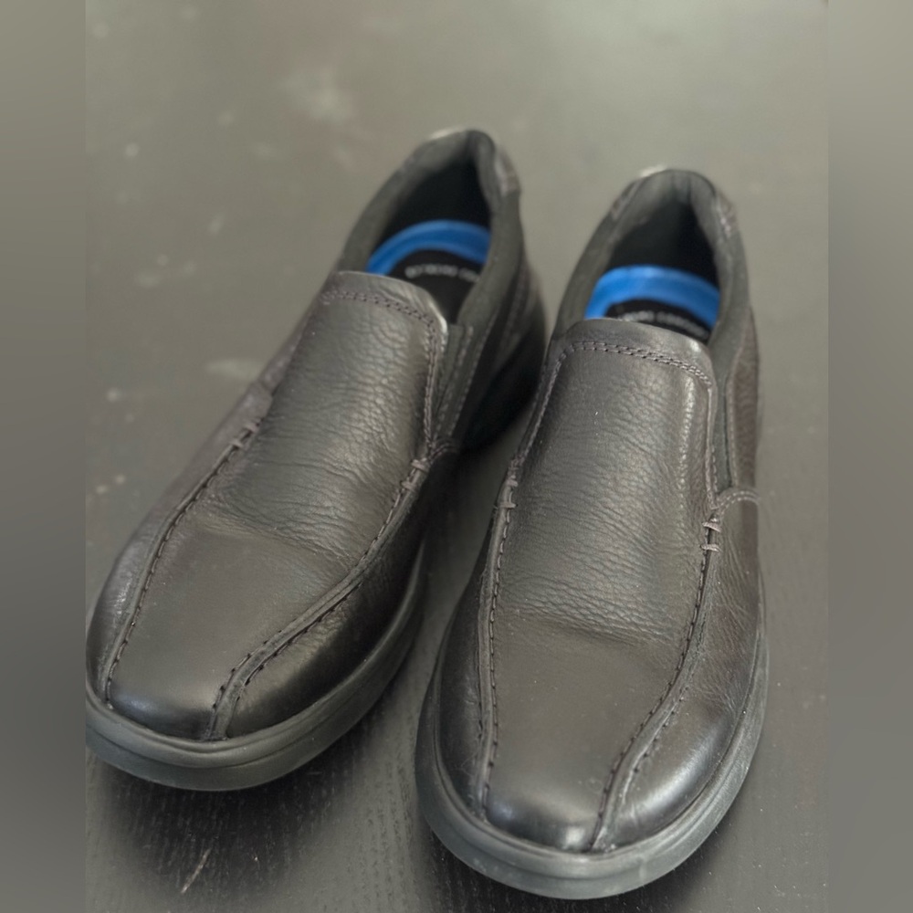 Clark’s slip on black loafers shoes. Men’s US 10..like New